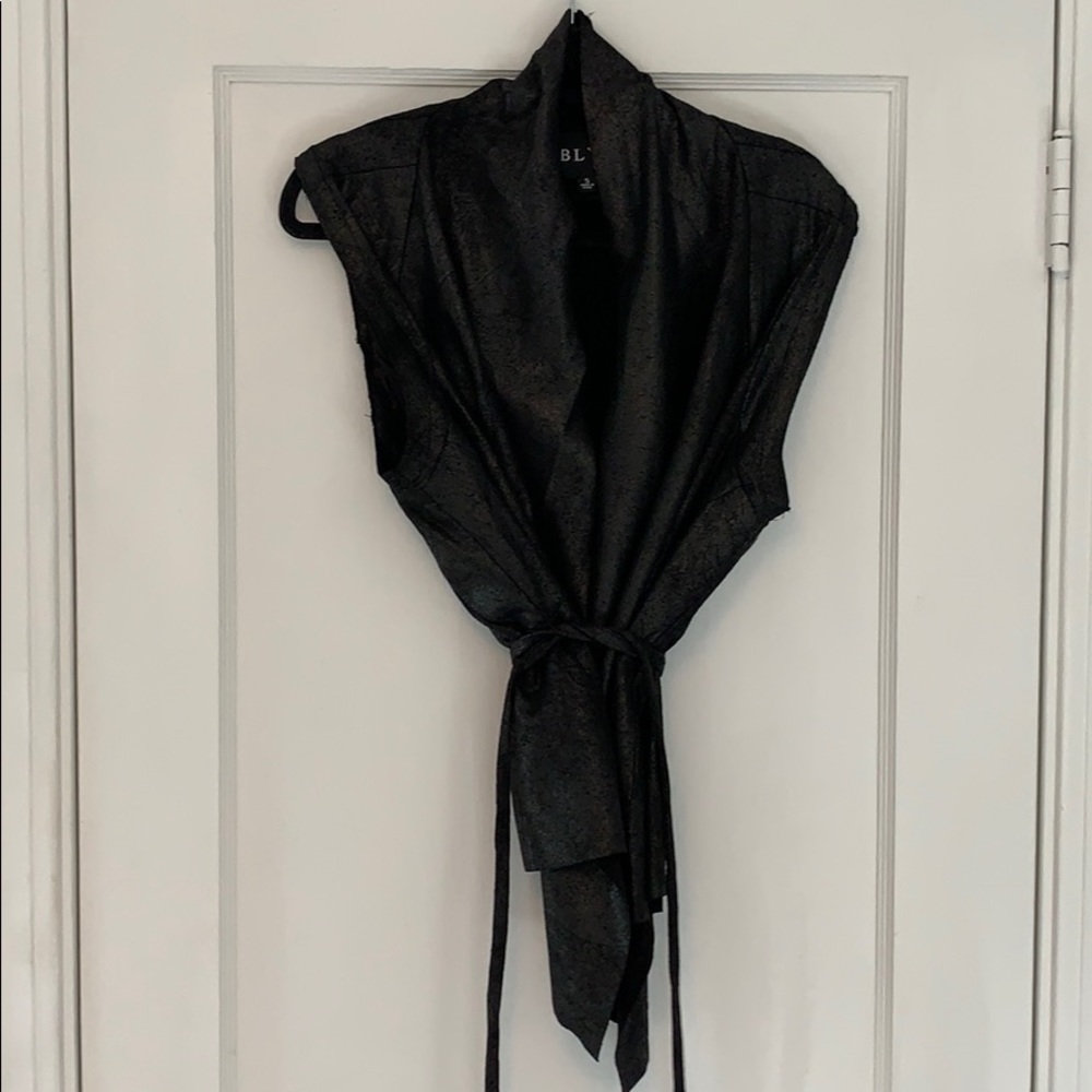 B L V D tie top black size small
